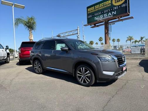 2025 Nissan Pathfinder Platinum FWD