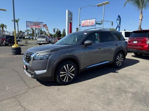 2025 Nissan Pathfinder Platinum FWD