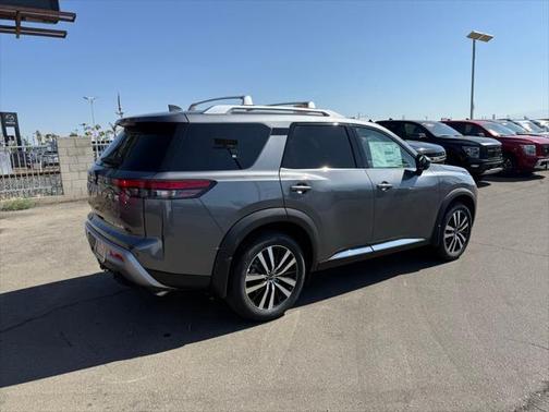 2025 Nissan Pathfinder Platinum FWD