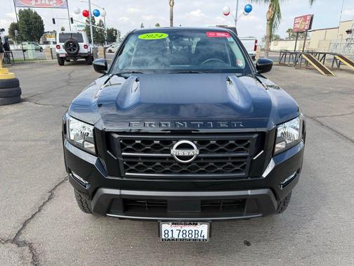 2024 Nissan Frontier SV