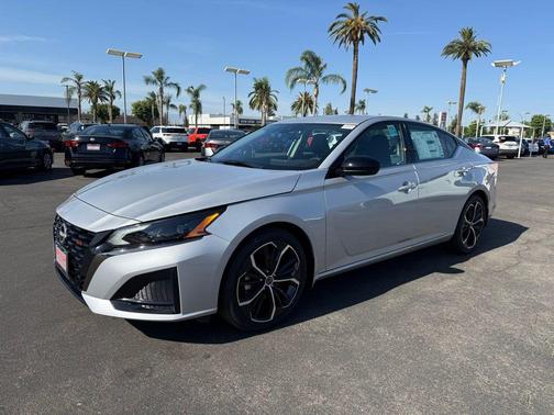 2025 Nissan Altima SR FWD