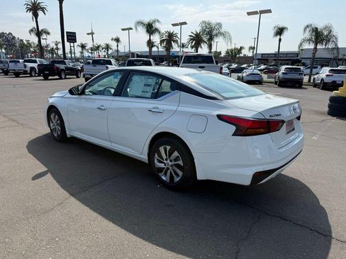 2025 Nissan Altima S FWD