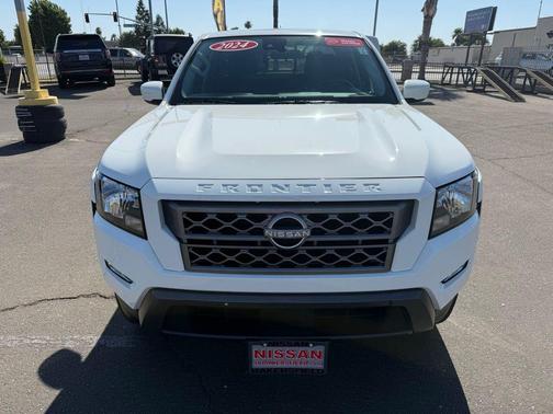 2024 Nissan Frontier SV