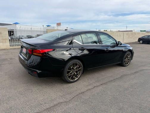 2025 Nissan Altima SR FWD