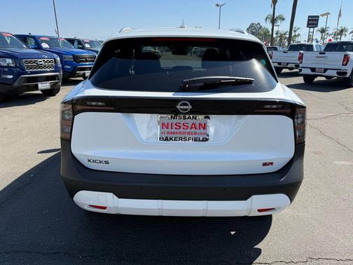 2025 Nissan Kicks SR