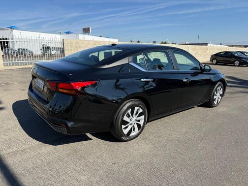 2025 Nissan Altima S FWD