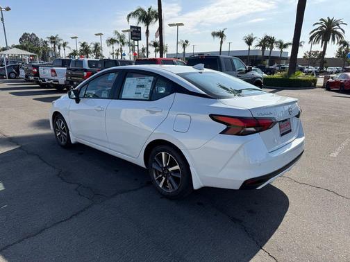 2025 Nissan Versa 1.6 SV