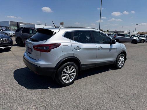 Brilliant Silver Metallic 2021 Nissan Rogue Sport SV