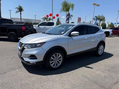 Brilliant Silver Metallic 2021 Nissan Rogue Sport SV