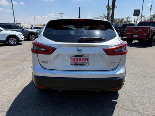 Brilliant Silver Metallic 2021 Nissan Rogue Sport SV