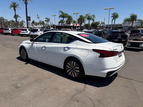 Glacier White 2025 Nissan Altima 2.5 SV