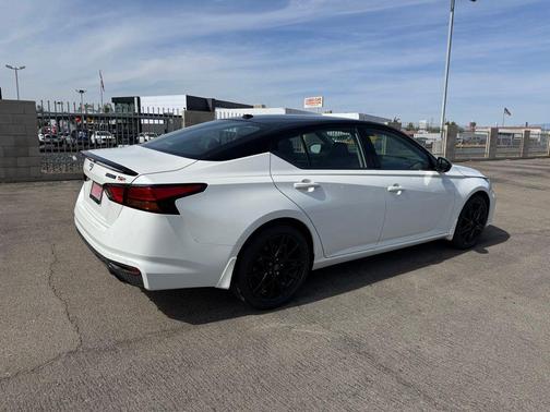 Pearl White/Super Black 2026 Nissan Altima SR FWD