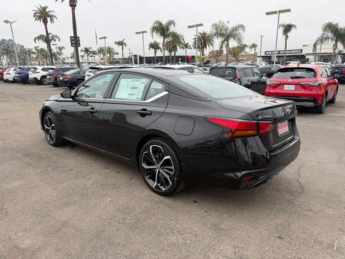 2025 Nissan Altima SR FWD