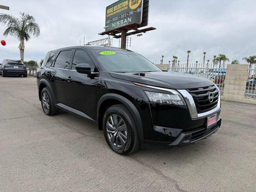 Super Black 2025 Nissan Pathfinder S FWD
