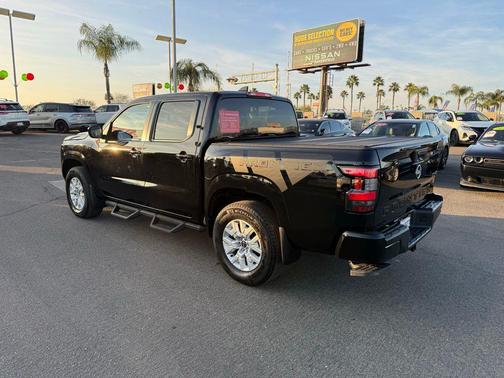 2023 Nissan Frontier SV