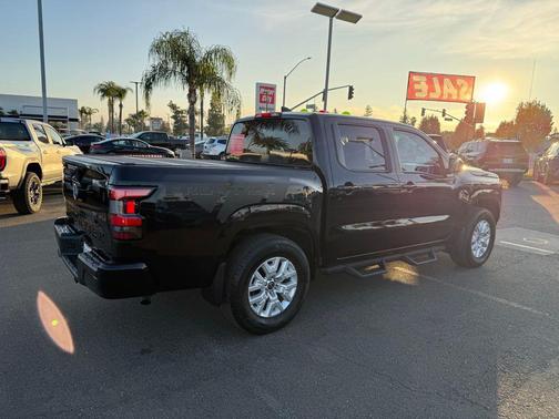 2023 Nissan Frontier SV