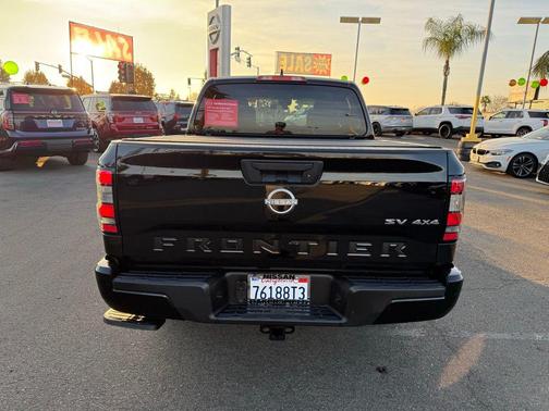 2023 Nissan Frontier SV
