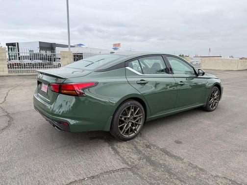 2025 Nissan Altima SR FWD