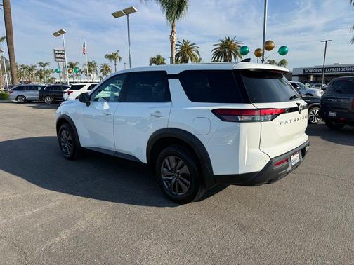 2024 Nissan Pathfinder S FWD