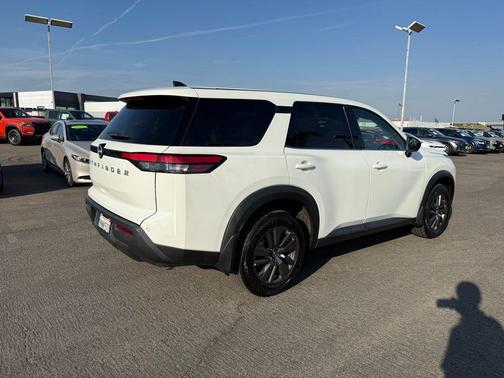 2024 Nissan Pathfinder S FWD