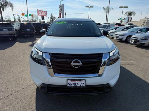 2024 Nissan Pathfinder S FWD