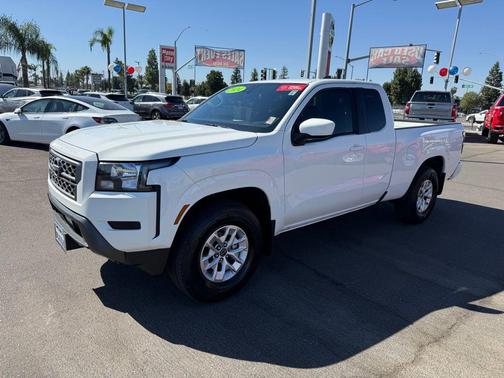 2024 Nissan Frontier SV