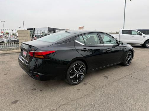 2025 Nissan Altima SR FWD