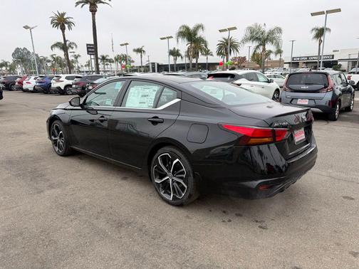 2025 Nissan Altima SR FWD