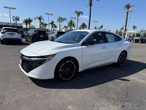 Aspen White Tricoat 2026 Nissan Sentra SR