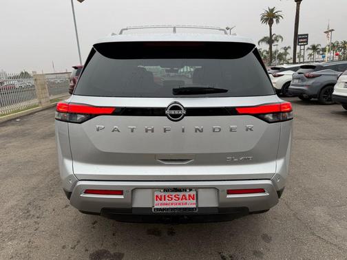 2025 Nissan Pathfinder SL 4WD