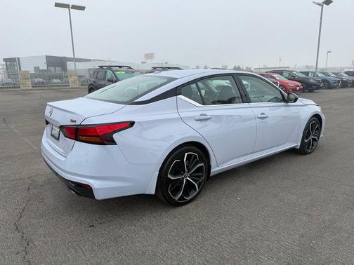 2025 Nissan Altima SR FWD