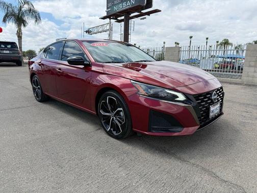 Scarlet 2024 Nissan Altima SR FWD