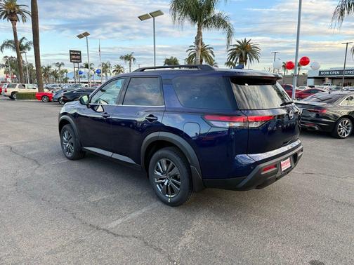 2025 Nissan Pathfinder SV FWD