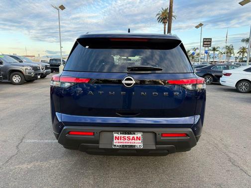 2025 Nissan Pathfinder SV FWD