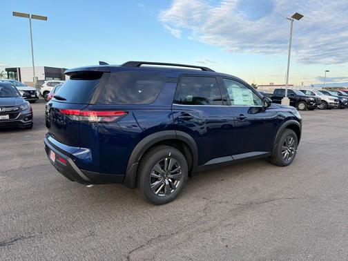 2025 Nissan Pathfinder SV FWD