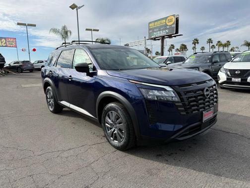 2026 Nissan Pathfinder SV