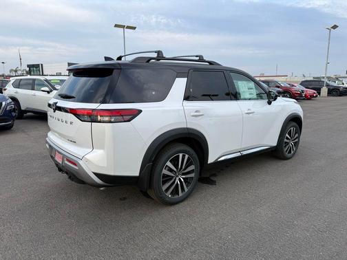 2025 Nissan Pathfinder Platinum FWD