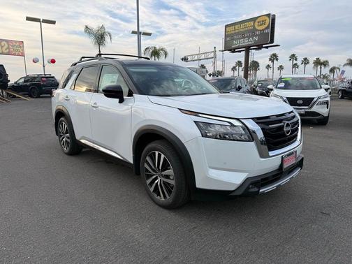 2025 Nissan Pathfinder Platinum FWD