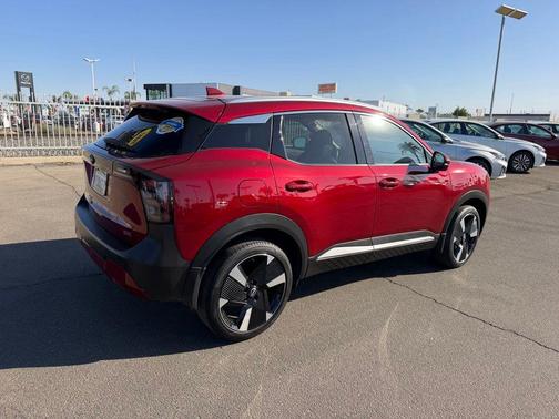 Scarlet 2025 Nissan Kicks SR