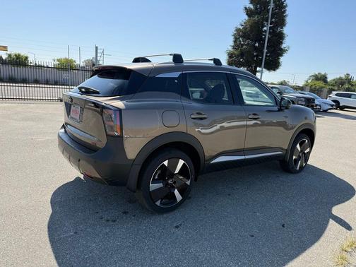 Canyon Bronze Metallic 2026 Nissan Kicks SR