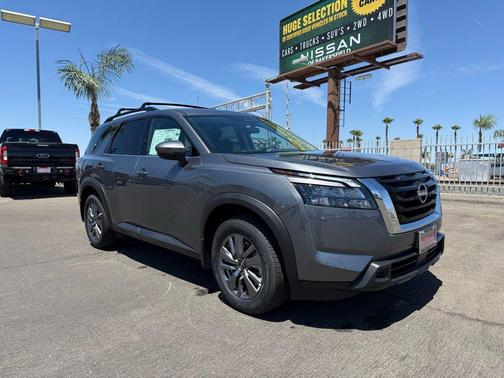 2025 Nissan Pathfinder SV FWD