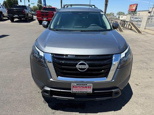 2025 Nissan Pathfinder SV FWD