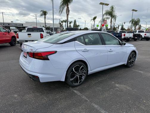 2025 Nissan Altima SR FWD