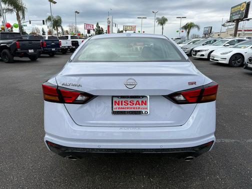 2025 Nissan Altima SR FWD