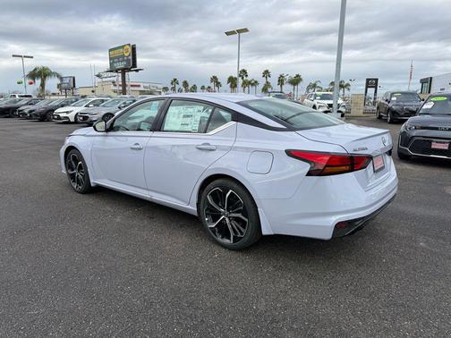 2025 Nissan Altima SR FWD