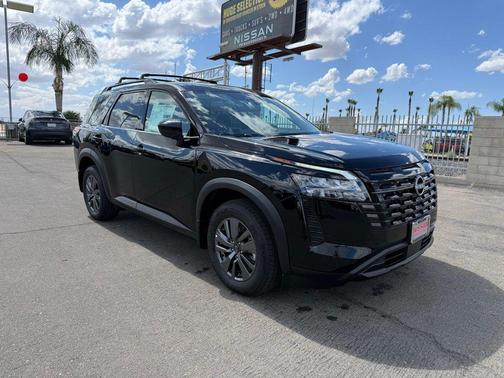 Super Black 2026 Nissan Pathfinder SV