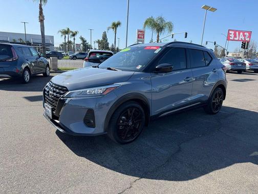 2022 Nissan Kicks SR