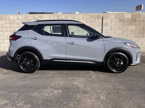 2022 Nissan Kicks SR