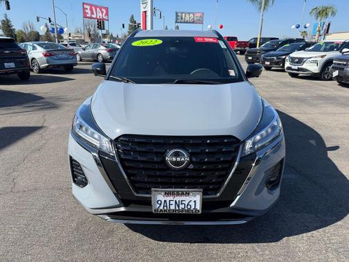 2022 Nissan Kicks SR