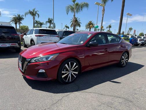 Scarlet 2022 Nissan Altima SR FWD